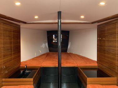 essence 33 interior 7e